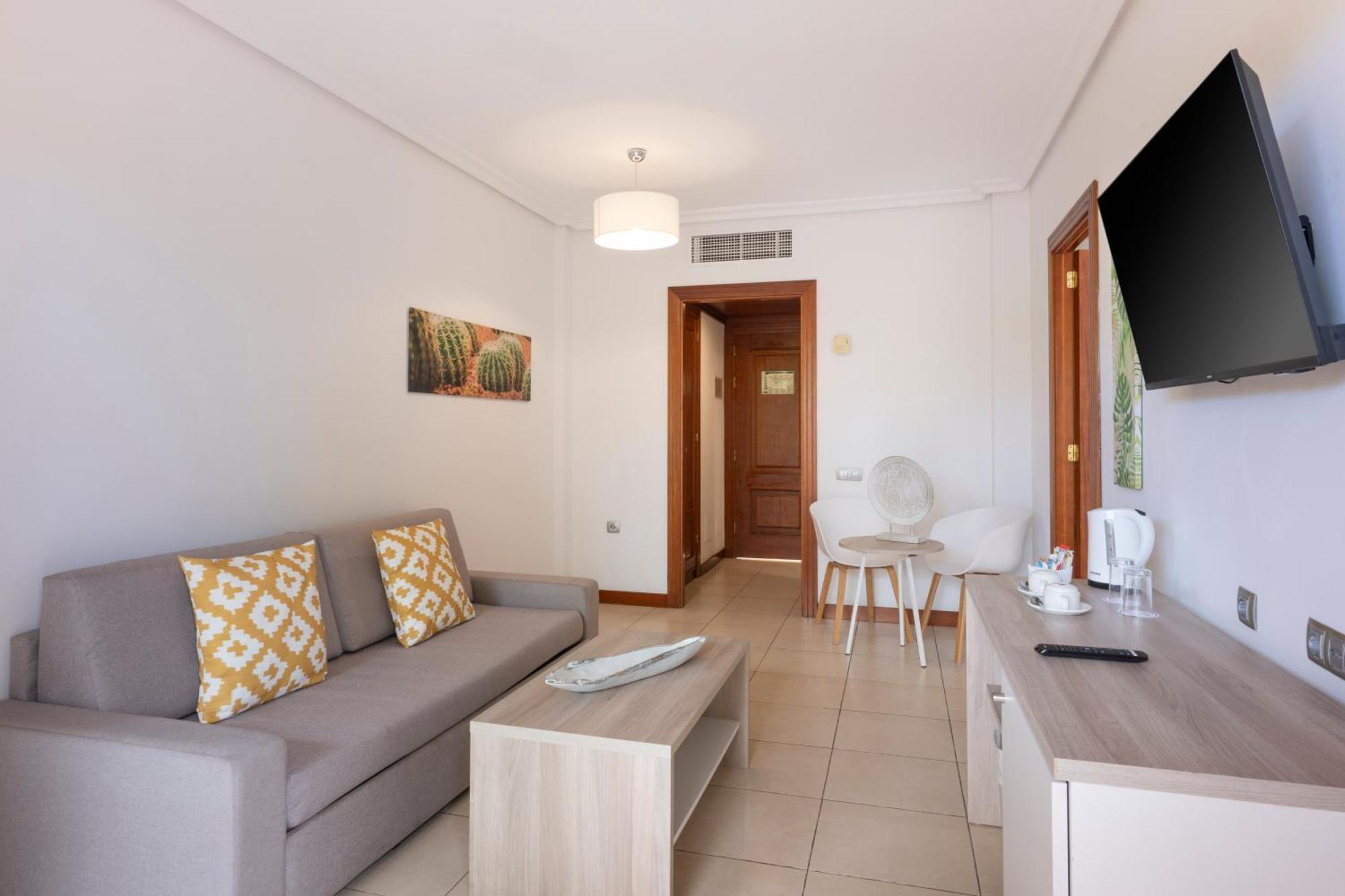 Landmar Costa Los Gigantes Family Resort Puerto de Santiago  Exterior photo